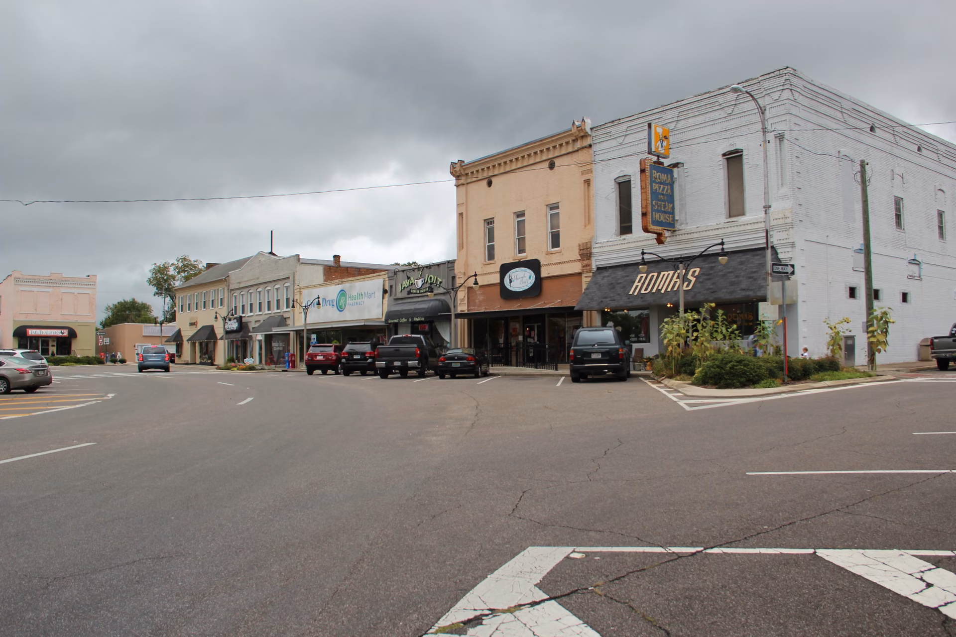 Downtown Jacksonville, Alabama storefronts near the square, served by commercial cleaning service close to JSU